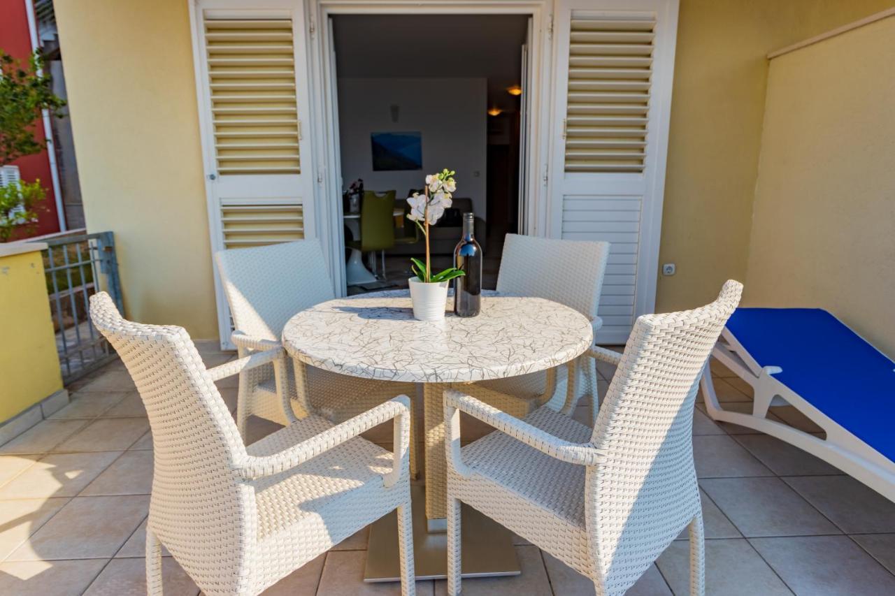 Luxury Apartments Villa Ruzmarina With New Heated Infinity Pool And Lounge Area Marusici  Extérieur photo