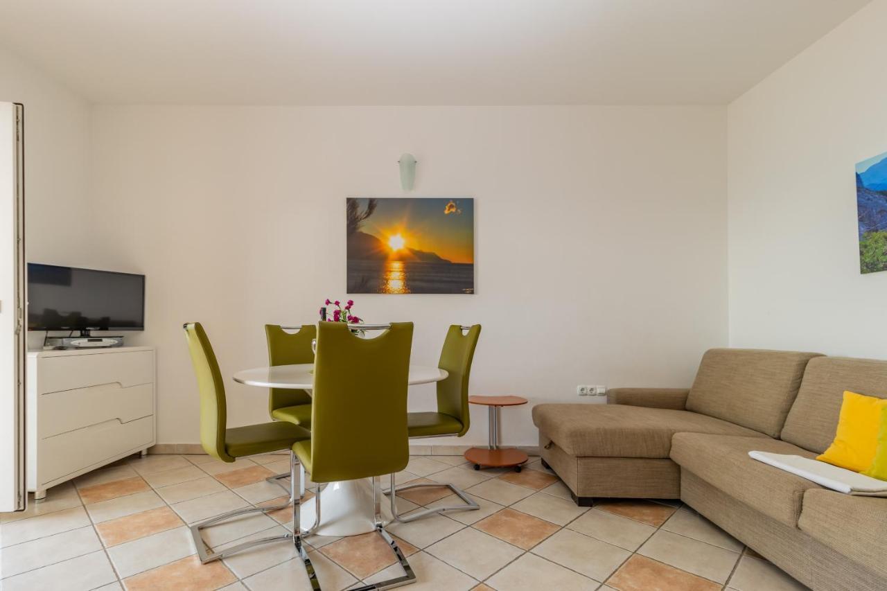 Luxury Apartments Villa Ruzmarina With New Heated Infinity Pool And Lounge Area Marusici  Extérieur photo