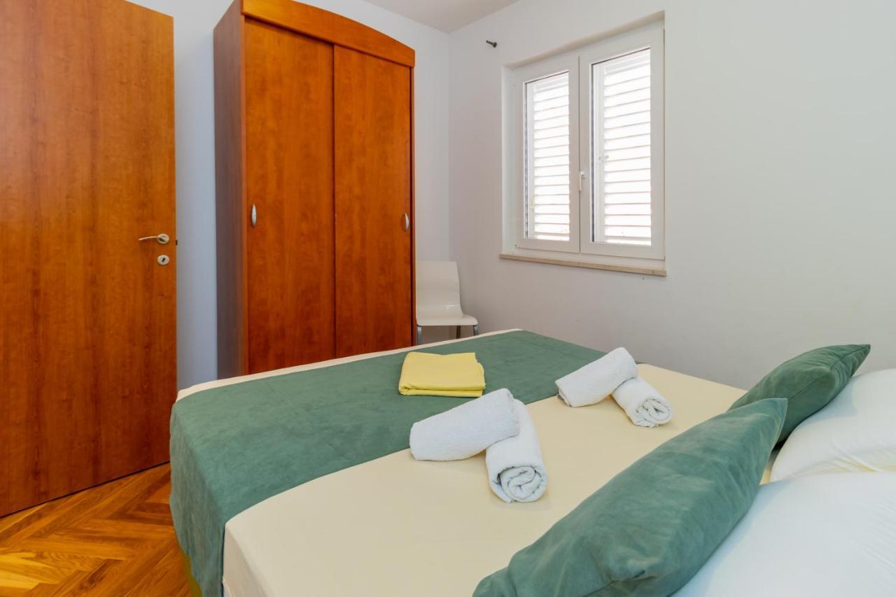 Luxury Apartments Villa Ruzmarina With New Heated Infinity Pool And Lounge Area Marusici  Extérieur photo
