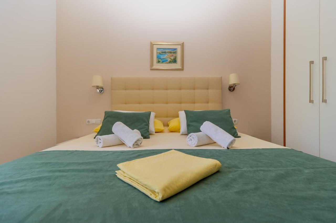 Luxury Apartments Villa Ruzmarina With New Heated Infinity Pool And Lounge Area Marusici  Extérieur photo