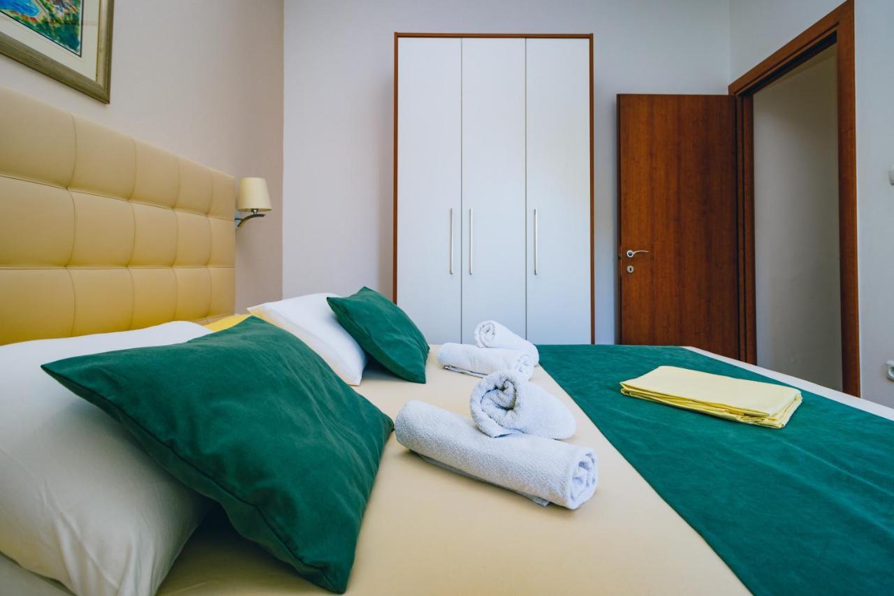Luxury Apartments Villa Ruzmarina With New Heated Infinity Pool And Lounge Area Marusici  Extérieur photo