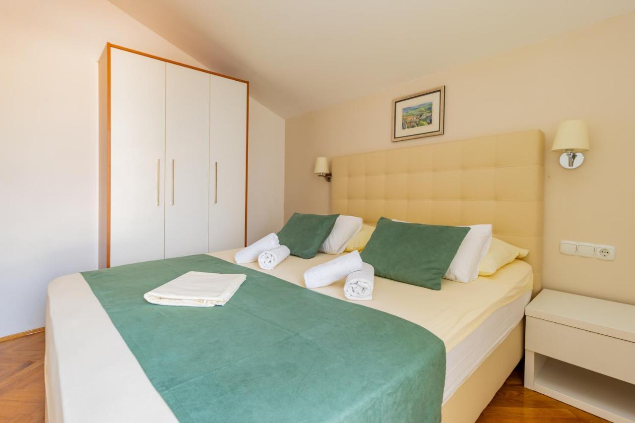 Luxury Apartments Villa Ruzmarina With New Heated Infinity Pool And Lounge Area Marusici  Extérieur photo